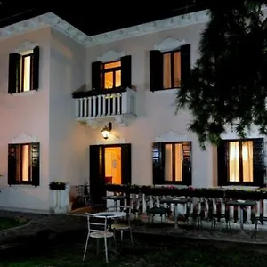 Εξοχικό σπίτι Crispi